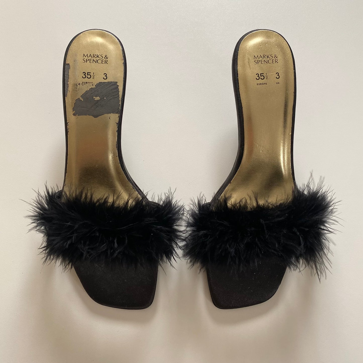 Vintage marks and Spencer’s fluffy kitten heels. Some signs of wear. Size 3
