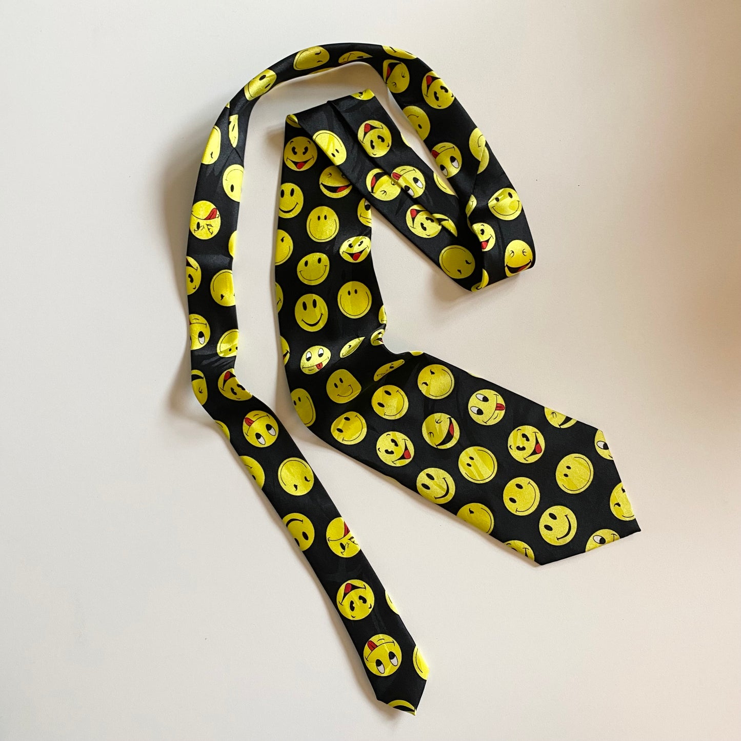 Vintage smiley black & yellow tie