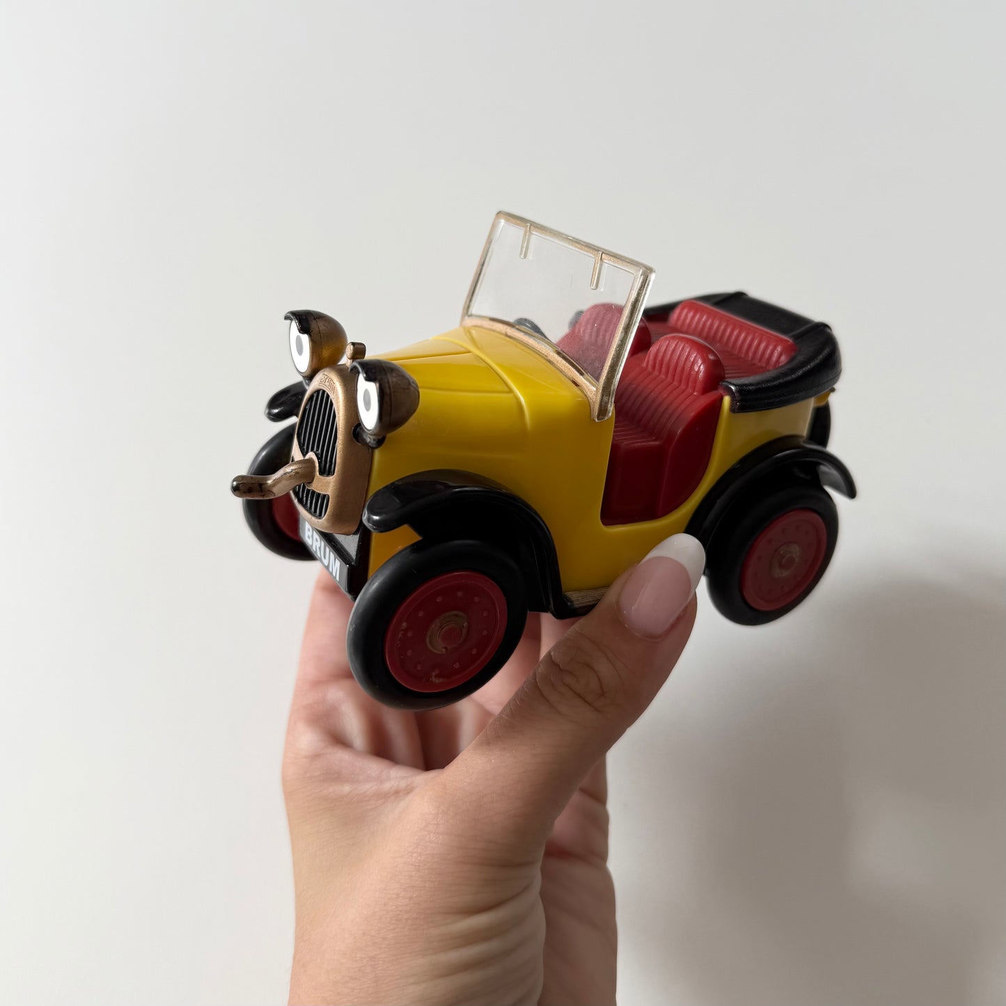 Vintage 2001 ragdoll brum car