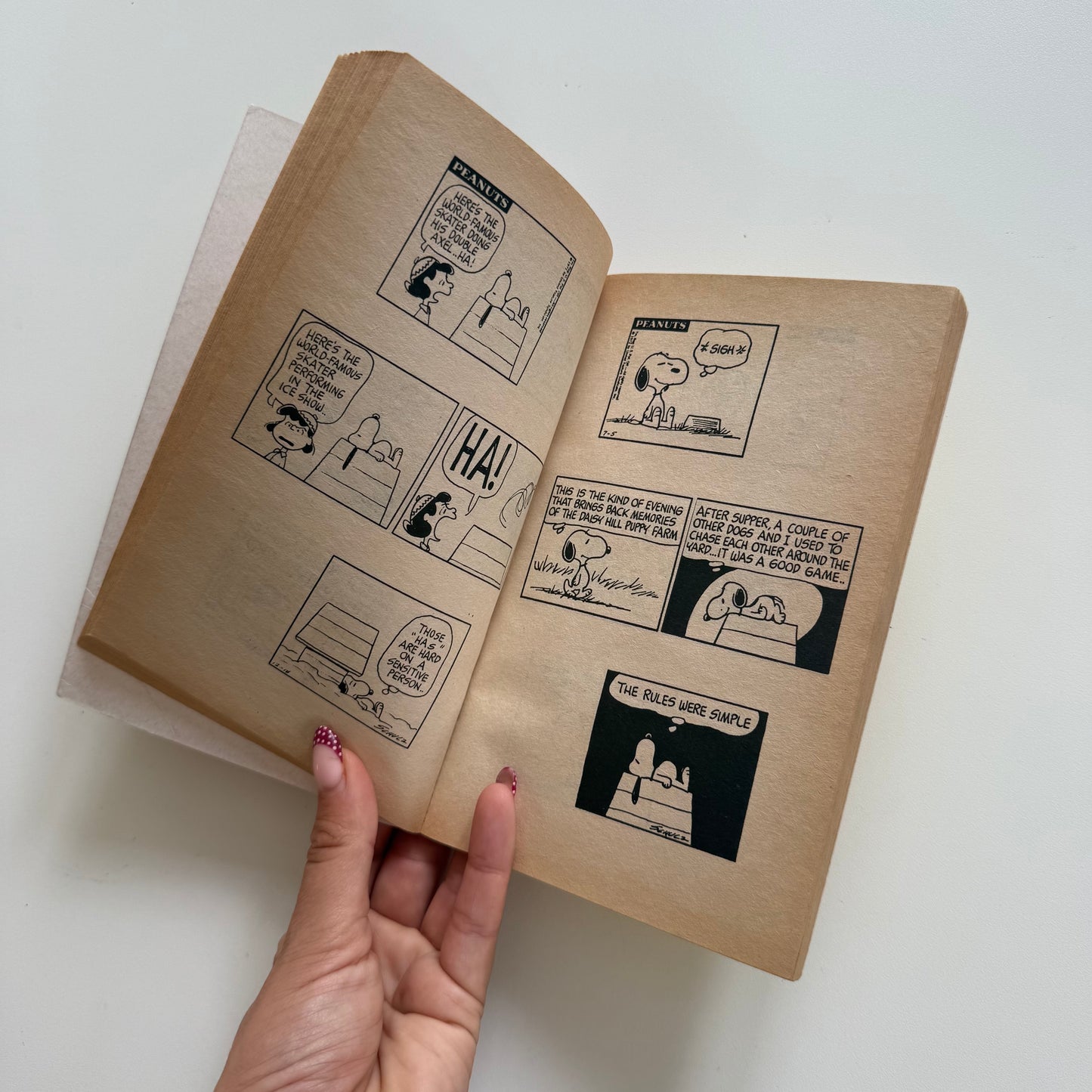 Vintage 1988 snoopy comic book