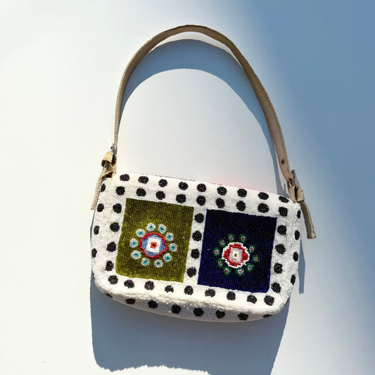 Vintage summery beaded shoulder bag. Signs of wear as shown ( on the strap and inside)