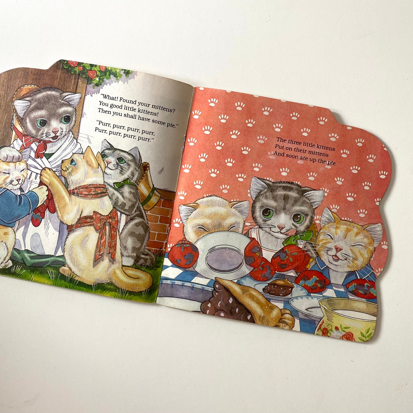 Vintage 1987 paperback the three little kittens book