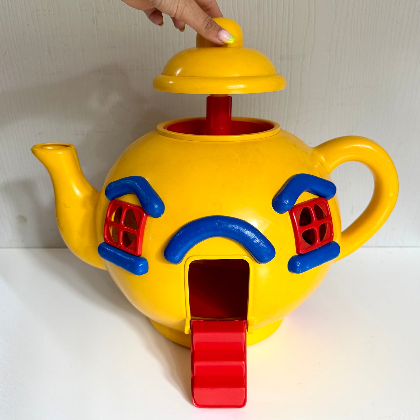 Vintage 1981 bluebird big yellow teapot playhouse. No figures