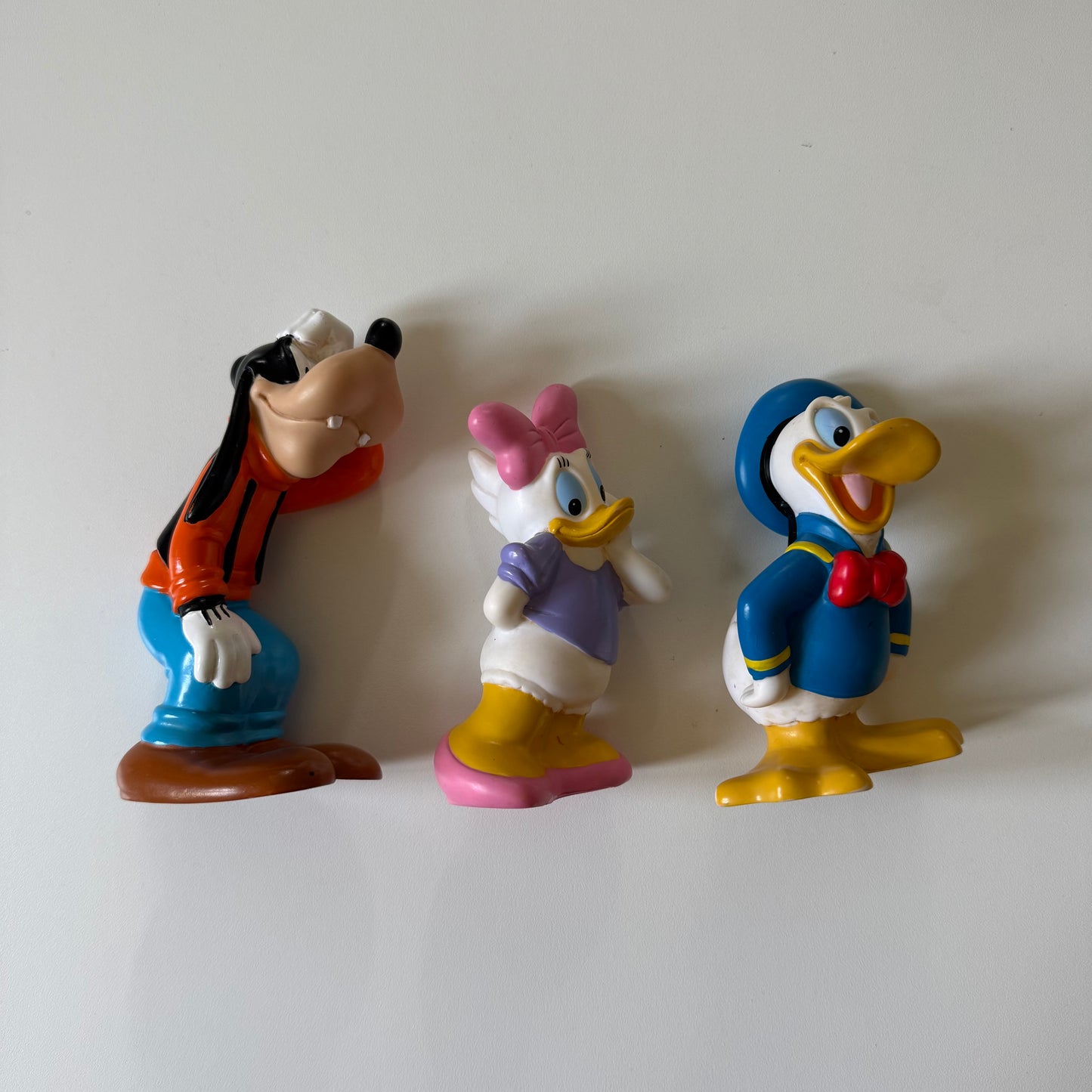 Set of 3 Disney figures. Goofy, fussy and Donald
