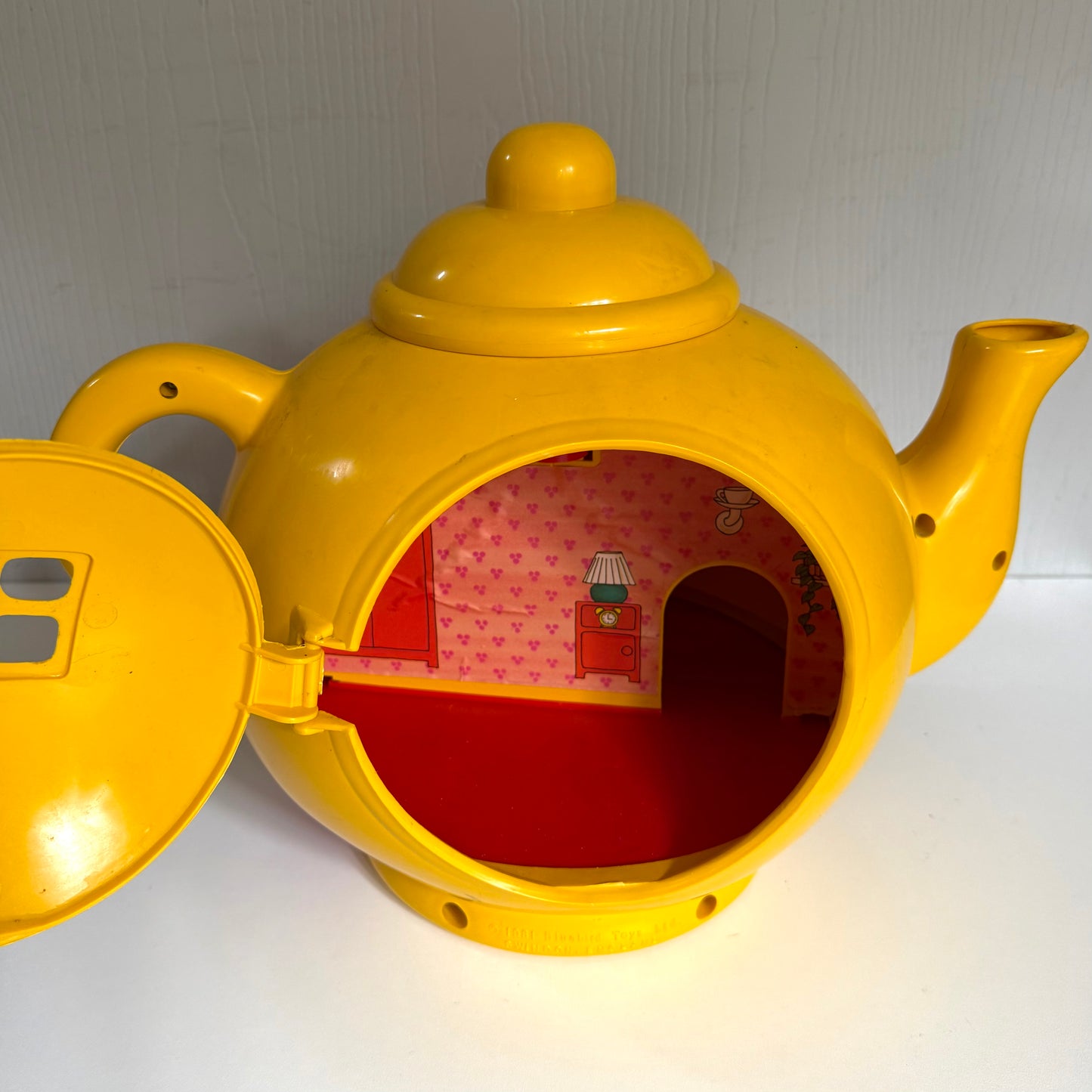 Vintage 1981 bluebird big yellow teapot playhouse. No figures