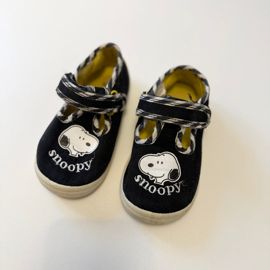 Vintage George first walker snoopy shoes. Size 7/24