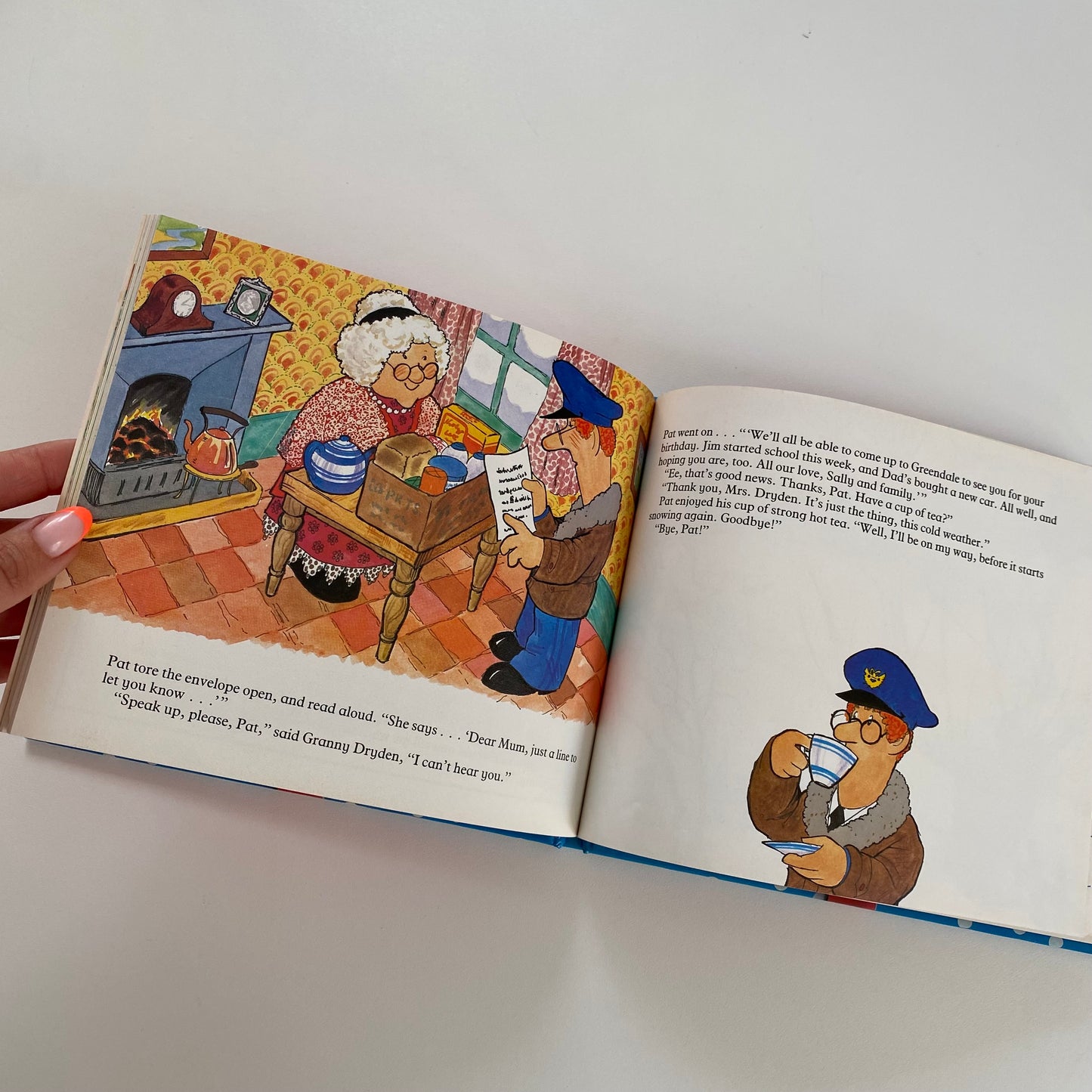 Vintage 1986 postman Pat book.