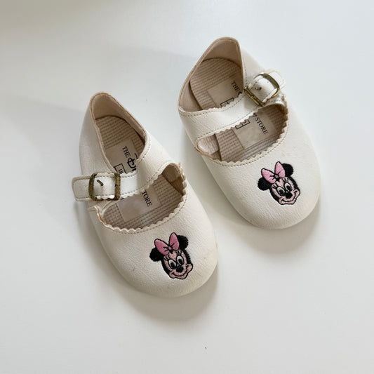 Vintage Minnie Mouse baby shoes. UK 3