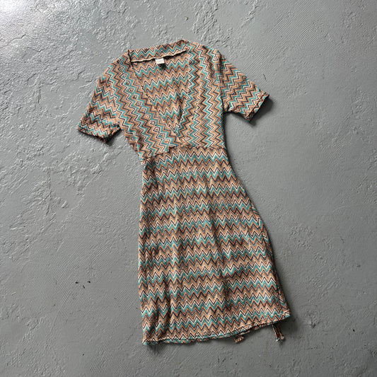 Vintage Y2K new look knit zig zag pattern dress. Size 8