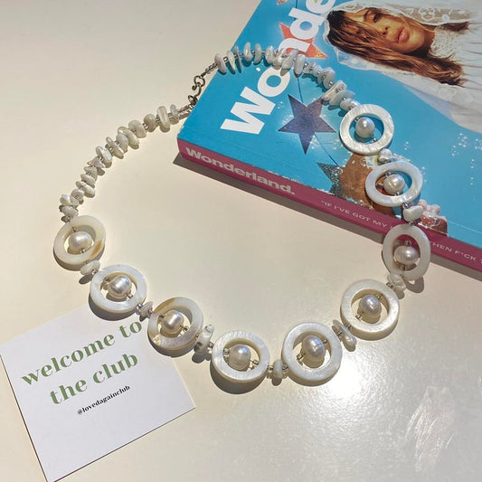 2000s white shell & circular beaded choker necklace in white ~ clip fastening