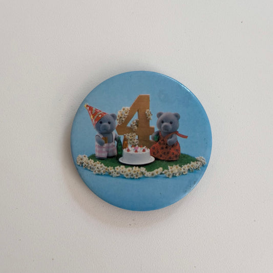Vintage 1988 slyvanian families badge