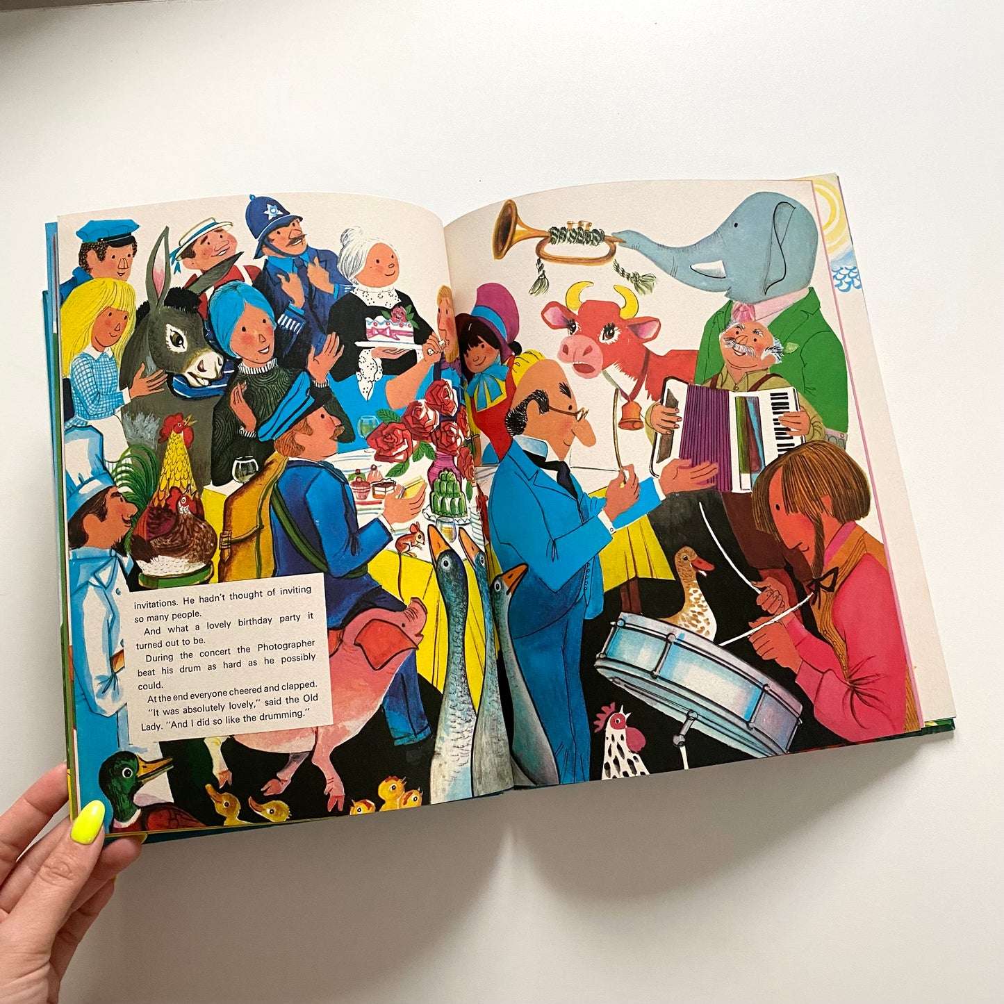 Vintage 1971 babar annual. Some drawings but overall great condition