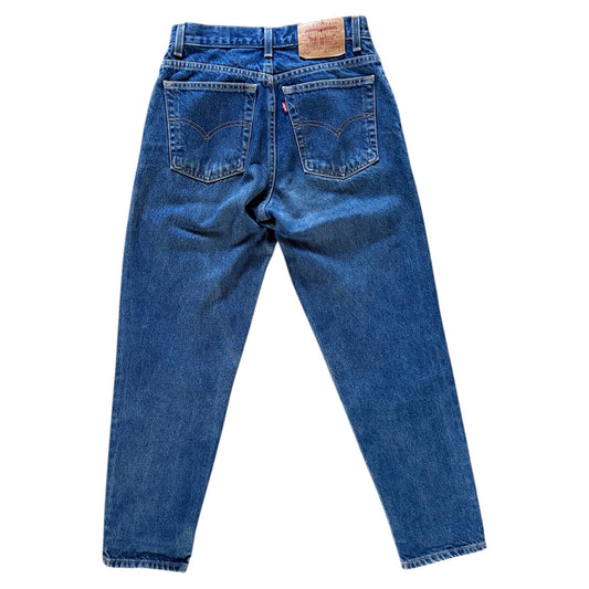 Vintage highwaisted dark blue straight leg Levi 505 jeans. Size 8-10