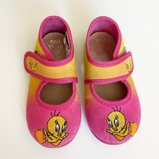 Vintage tweety slippers. ( have hard soles so could be worn out) size 22