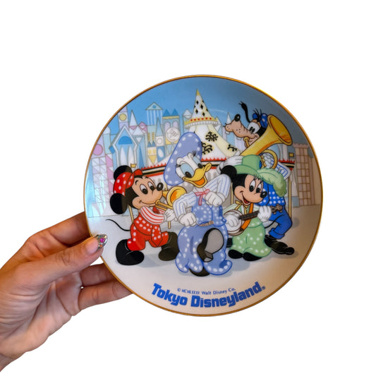 Vintage 1985 Tokyo Disneyland Mickey Mouse ceramic plate.