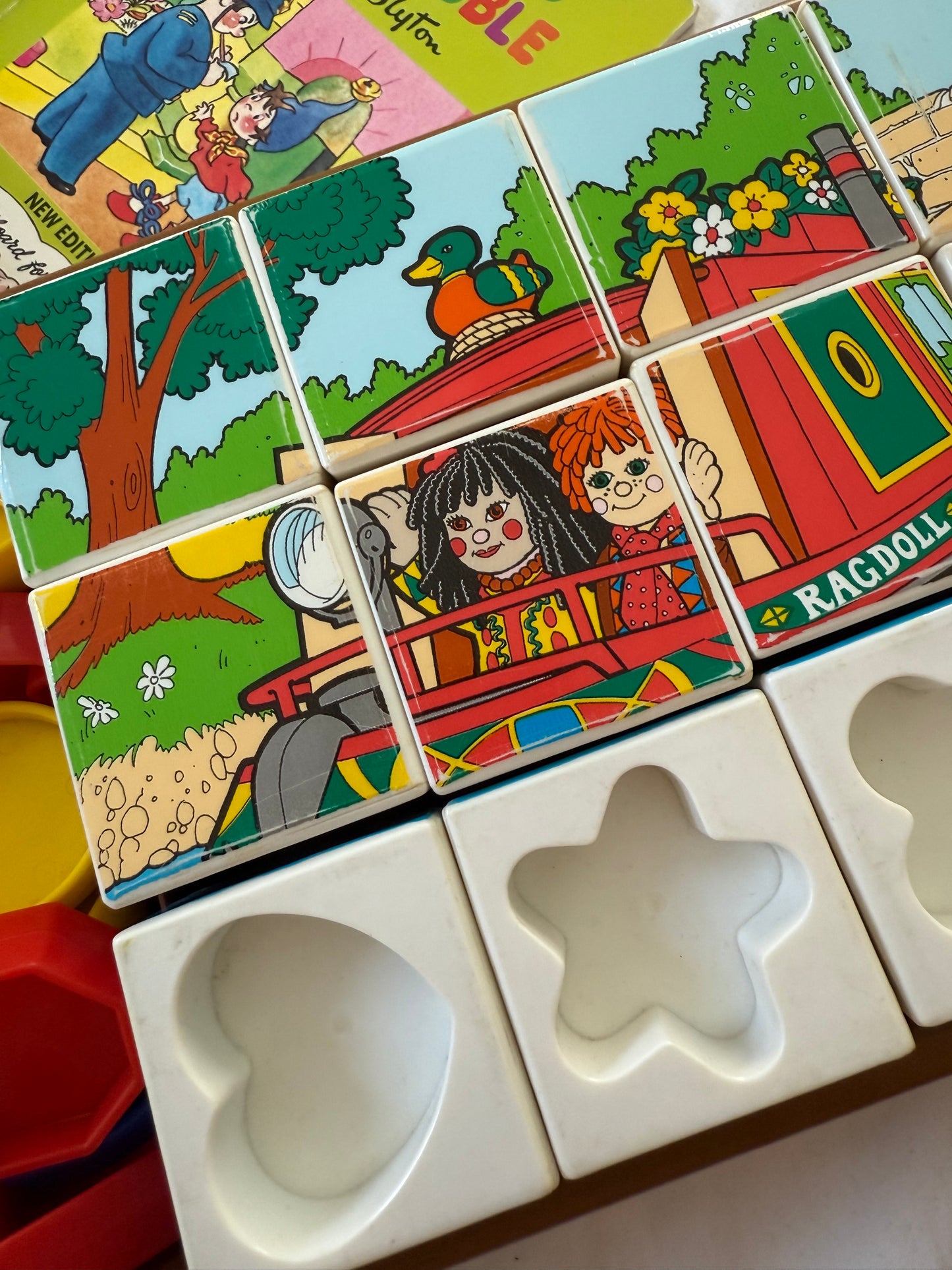 Vintage Rosie and Jim box of blocks. Has two puzzles and a shape game too.