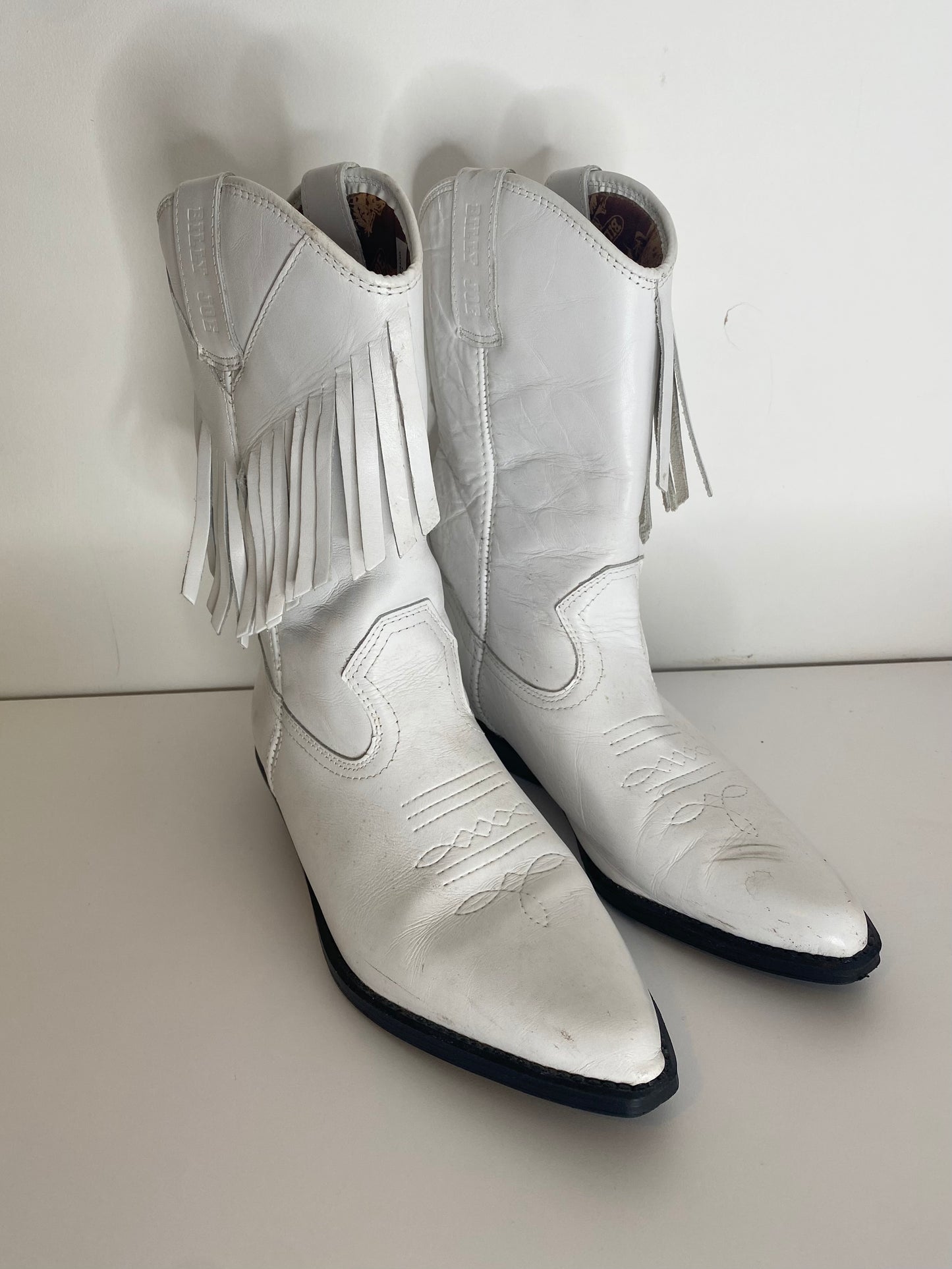 Vintage billy Joe white leather western cowboy boots. Condition as shown. Size 6.