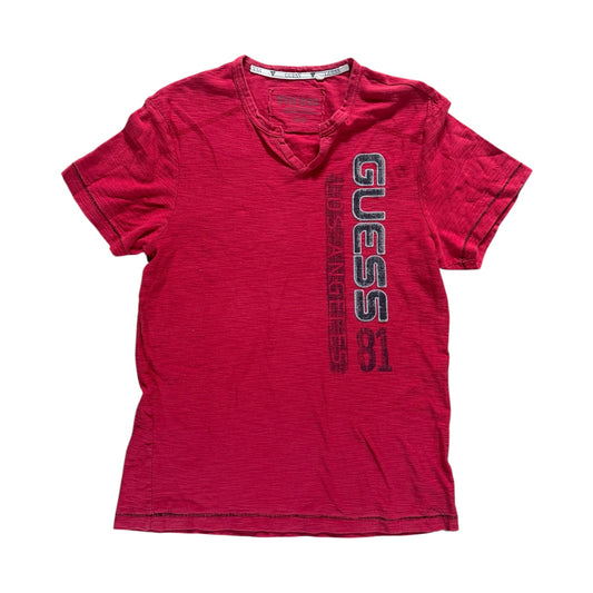 Sporty Y2K GUESS tshirt. Mens size M