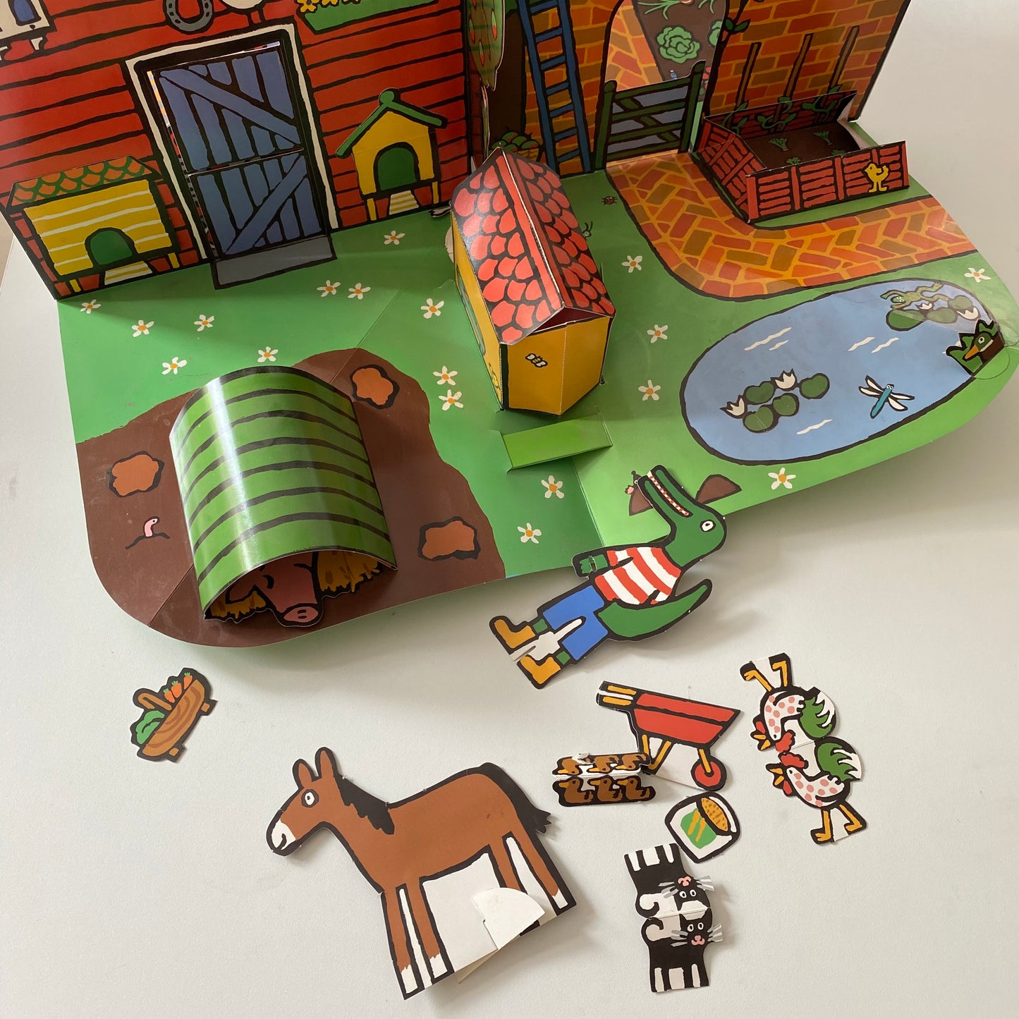 Maisys farm pop up and play book 2001