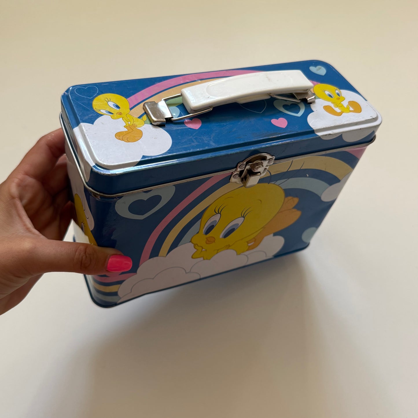 Looney tunes tweety Tin storage box. Signs of use