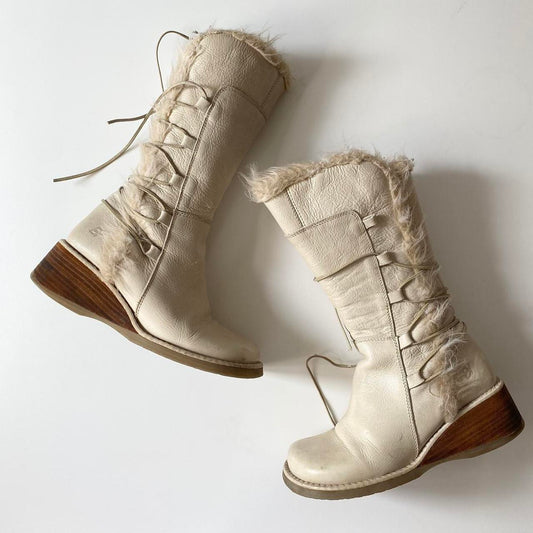 Vintage cream leather fur destroy boots. Size 37/4.