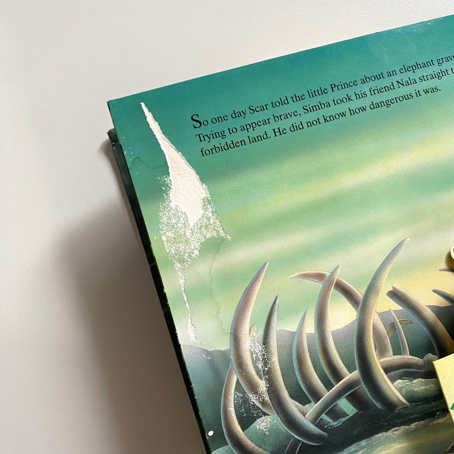 Vintage 1994 Disney pop book. As shown