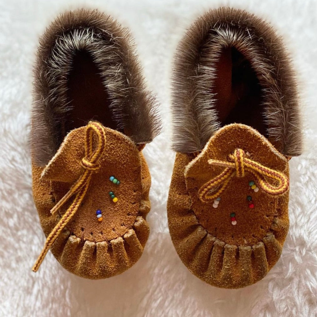 Vintage tiny baby moccasin suede slips. V small but no size sign