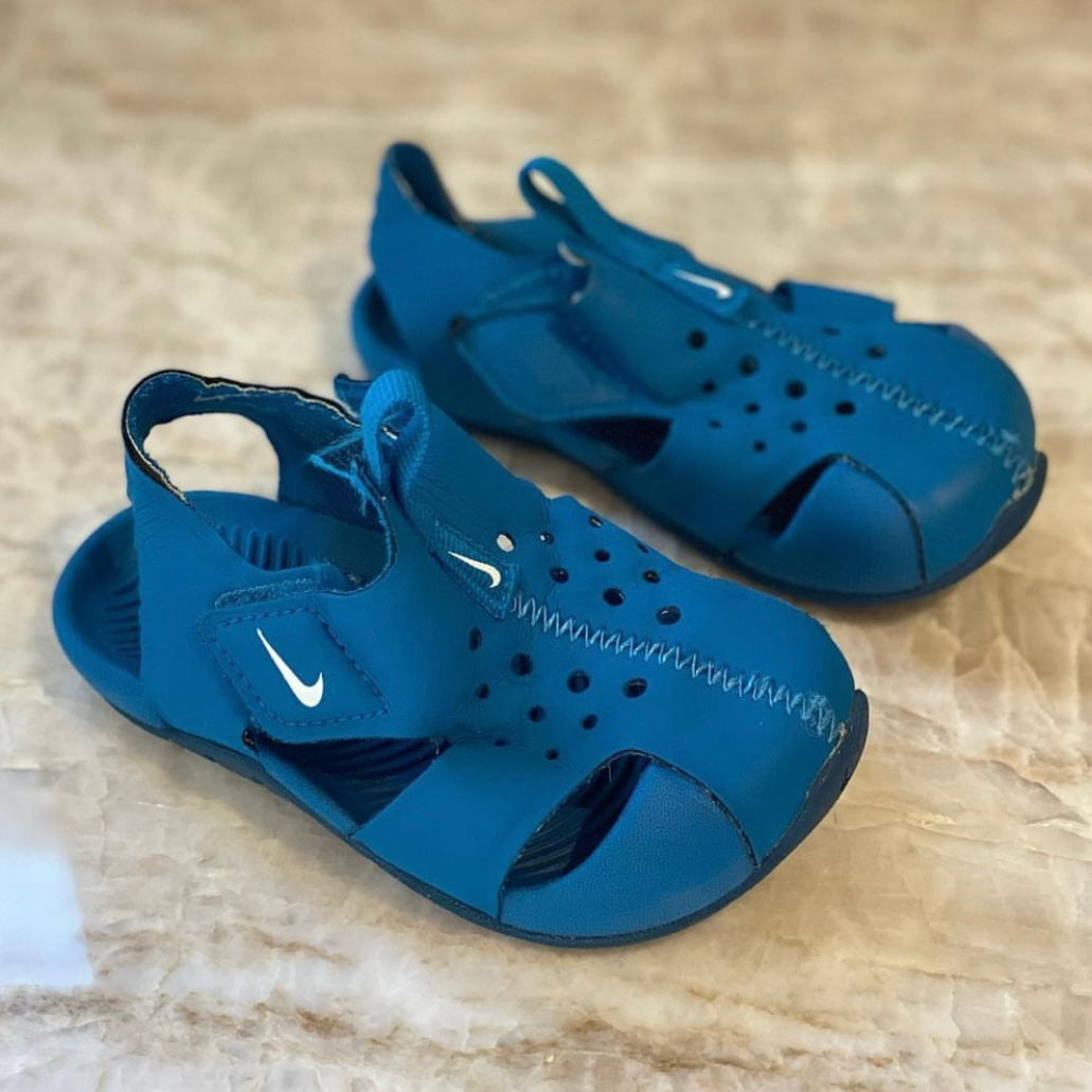 Blue Nike sandals UK 4.5